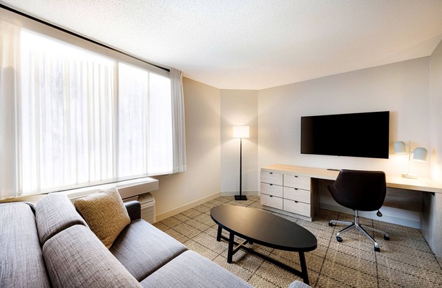 Learn at Ellis Island Museum! Sophisticated Suite! Parking Available!