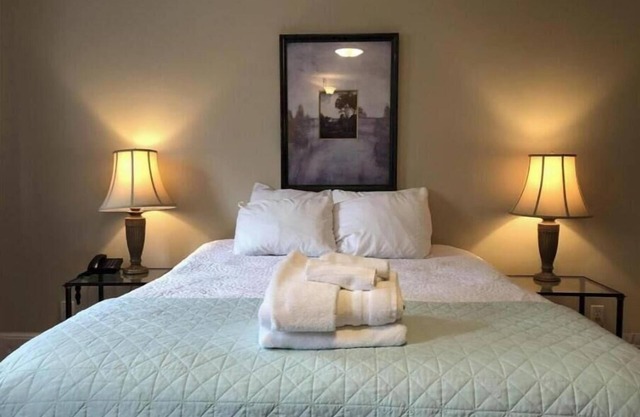 Leaside Executive Entire Home