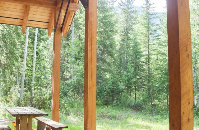 Stunning Mountain Retreat in Golden BC