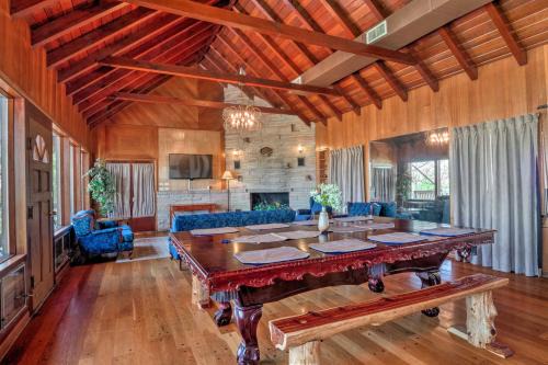 Ledge Lodge Burkesville Getaway Pool and Views!