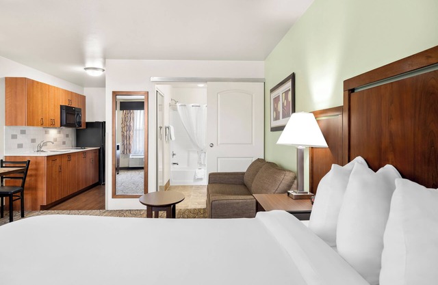 Ledgestone Hotel Billings