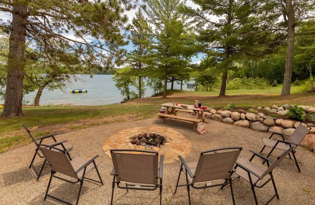 Leech Lake Cabin/Modern, Clean, ComfortableStunning Year Round Cabin on Leech Lake/Minutes from Walker!-Inquire about Weekly/Monthly Discounts!
