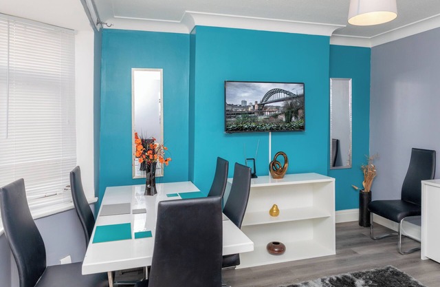 Leeds Super Spacious House