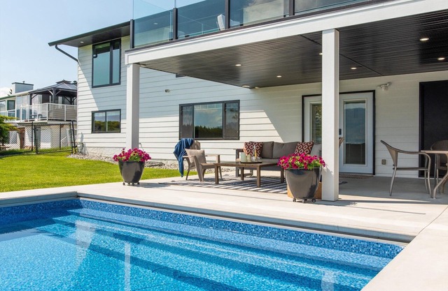 LEGAL Bright, Spacious w/POOL, Lake & Vineyard Views, WEEKLY/MONTHLY discounts