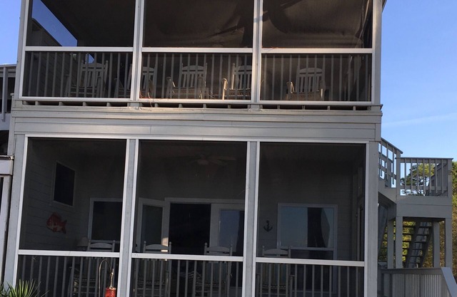 "Legasea", Old Florida Beachfront Charm mit zwei Screen Porches, Schlafmöglichkeiten für 7