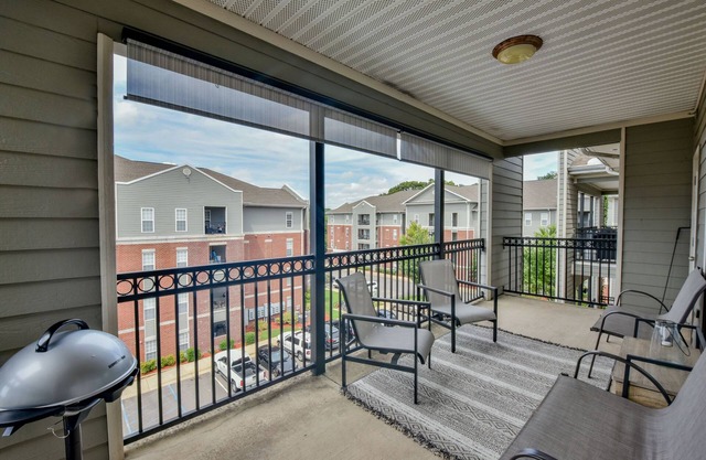 Legends Landing - close to campus, shopping, and more! Complex pool!