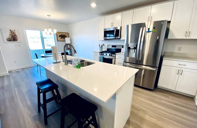 Lehi Retreat | Massage* | Sleeps 7 | BBQ