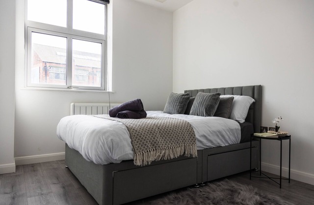 Leicester City Centre Apartment: PS4, free on street parking after 6pm.