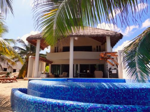 Lemnus Luxury villa walking distance to Chicxulub