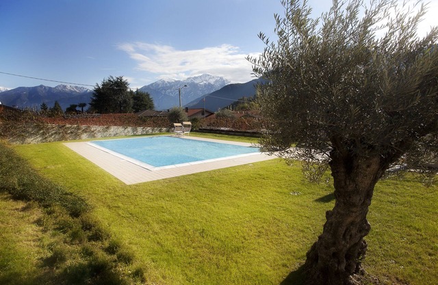 Brandneue Wohnung im Erdgeschoss mit einem Swimmingpool