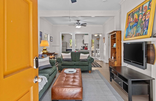 Lenoir Cottage w/ covered patio and fire pit!
