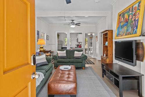 Lenoir Cottage with covered patio and fire pit