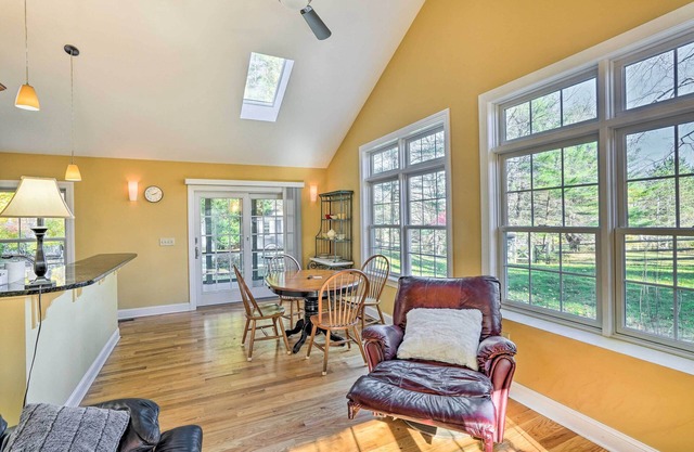 Lenox House w/ Screened Patio & Mountain View