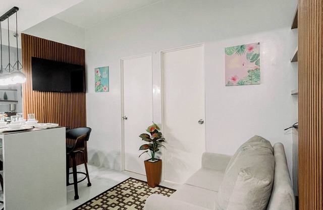 Léo's Cachette: Your Modern Cityscape of Comfort and Convenience in Naga City