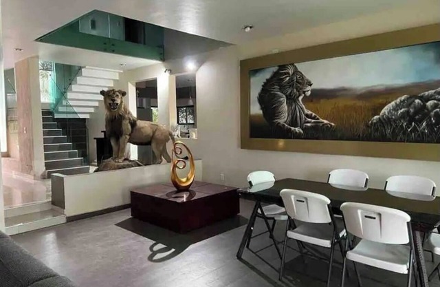 Leon House