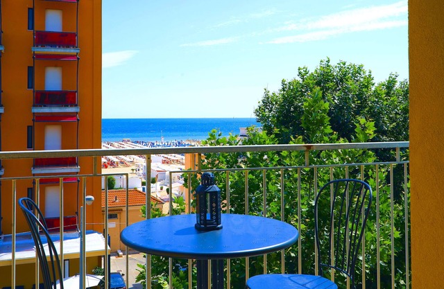 Leone-Apartments mit Meerblick an der Küste von Rimini