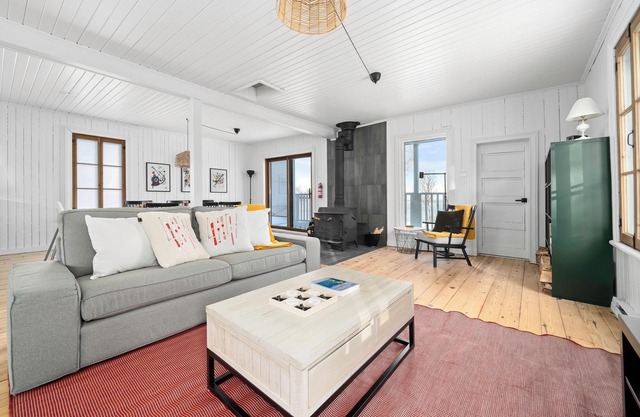 Les Capelans | Fireplace | BBQ | River View