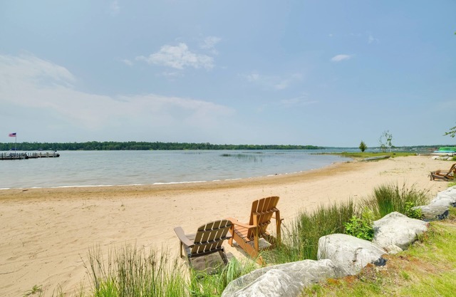 Les Cheneaux Islands Cabin 4 w/ Deck: Pet Friendly