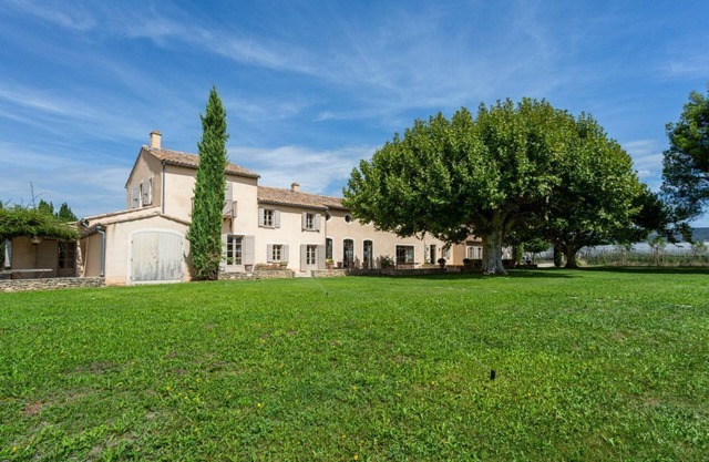 Les Deux Mas - Acht Schlafzimmer Villa, Schläft 16