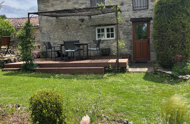 Les gites Pérard (East Gite) bietet Platz für 2 Erwachsene. Haustierfreundlich.