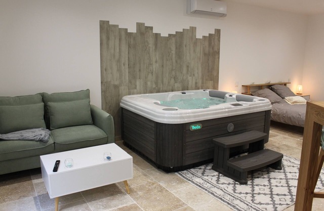 1. Secret N°1-Loft-Komfort-Whirlpool-Terrasse