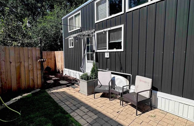 Less is more! Pet friendly Tiny Home near Chicago!