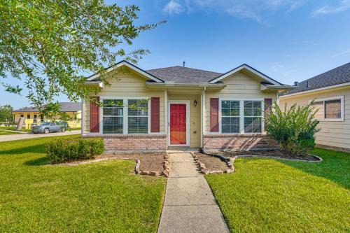 Less Than 1 Block to Park Dog-Friendly Home in Houston!