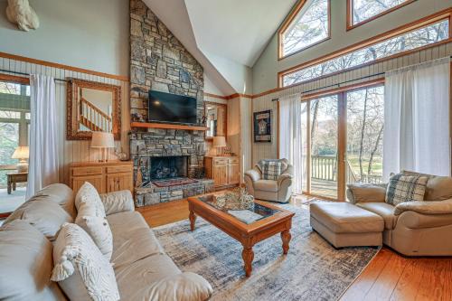 Less Than 1 Mi to Marina Ford Mountain Retreat with Deck
