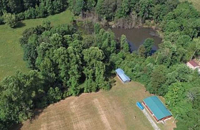 Less than 1 mile from Dale Hollow State Park Marina. Private pond for fishing.