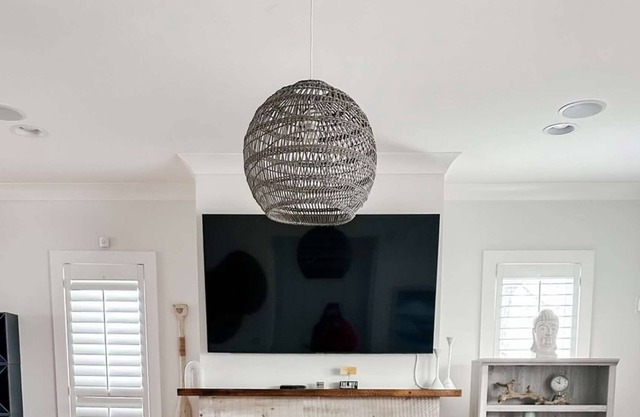 Less than 10 minutes to downtown with in ground pool.