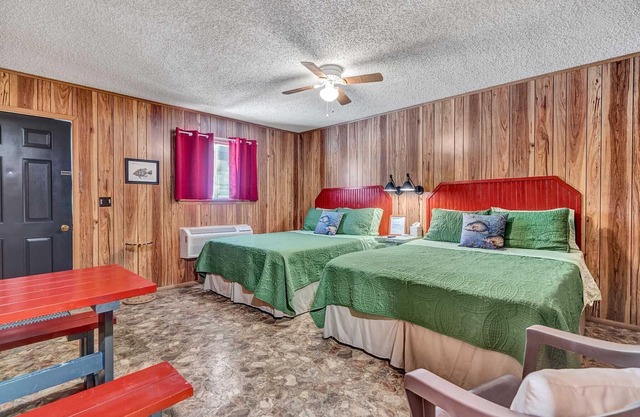 Less than a mile from Lake Fork-UPDATED-Crappie Cabin - Rm 5