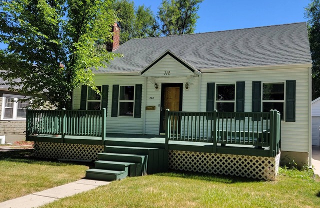 Less than two miles to both hospitals, seven blocks to downtown! Historic charm!