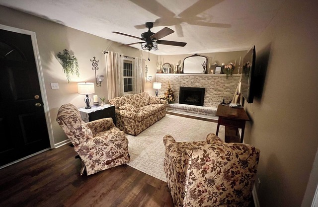 Lester Lodge minutes to New River Gorge. Charming 5 bedroom house on 4.5 acres