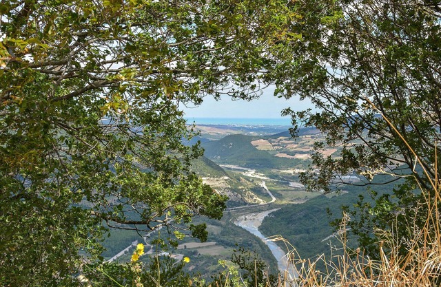 Let yourself be enchanted by the fantastic landscape panorama of this vacation home.