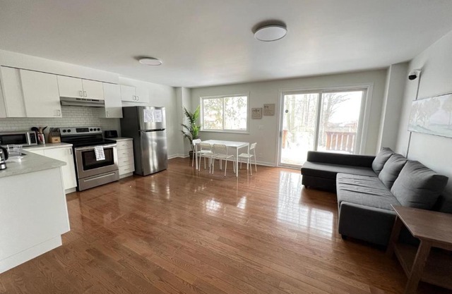 Letitia Heights !A Spacious and Quiet Private Bedroom with Shared Bathroom