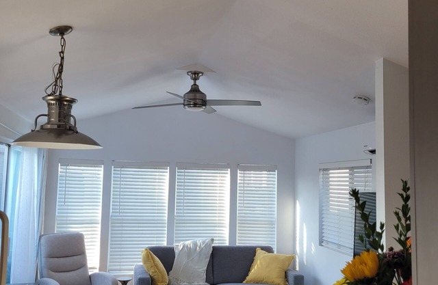 Leucadia Charming Beach Cottage, 2 blocks to the beach & great outdoor space!