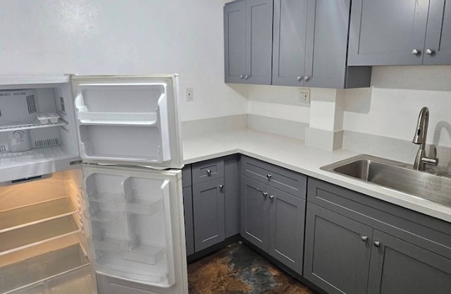 Leval Entry~Downstairs~Remodeld Kitchen~Monthly~Gym~Pools~Spa~讲中文