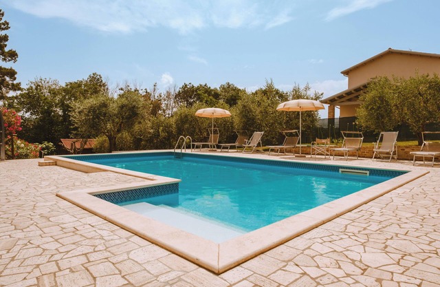 Levante - Relax e Natura tra le colline delle Marche, Levante - Relax e Natura tra le colline delle