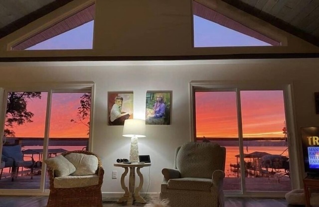 Level Seneca Lakefront Chalet-Gorgeous Sunsets 3,510 sq. ft.