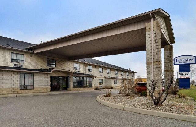 Lexington Inn & Suites-Windsor