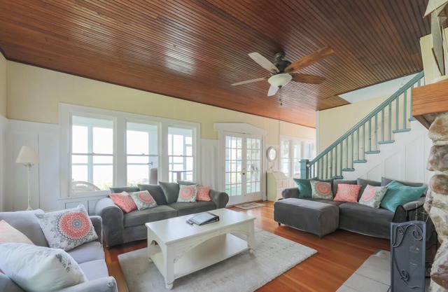 Lexington Lakefront Sleeps 18 with Private Beach!