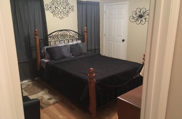 Lexingtons Premier Cul De Sac Townhome 2BR, 2. 5BA