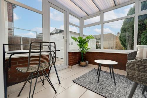 Leyland House - Private Parking Free Wi-Fi Garden