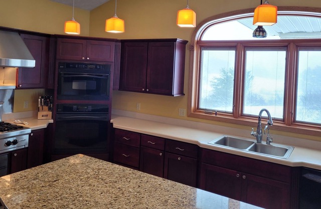 Lg. home on golf course, 2-3 miles from TC horse shows