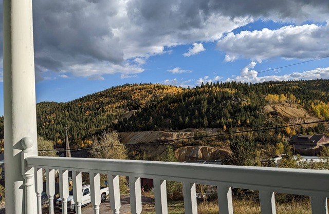ROMANTISCHER VIKTORIANISCHER RÜCKZUG IN DER HISTORISCHEN STADT COLORADO GOLD RUSH SCHLAFEN 4-5
