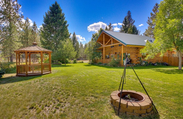 Libby Home w/ Mountain Views: Gazebo & Fire Pit!