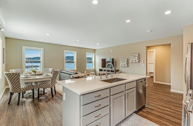 Liberty Bay Loft & Front Street Suite