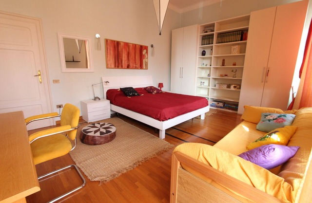 "Liberty House" - Vierbettzimmer - "Rosso Tramonto" Zimmer