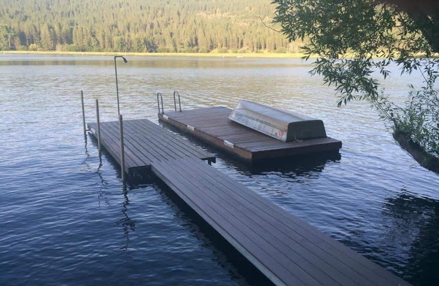 Liberty Lodge - Waterfront Home with Beds for 20