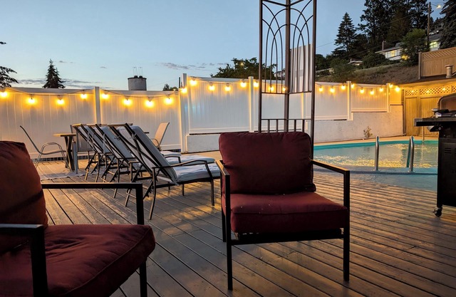 Licensed Private Sunset Pool Oasis - 15 min to Downtown